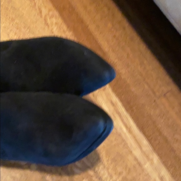 Gorgeous Stuart Weitzman black suede boots - Picture 9 of 11